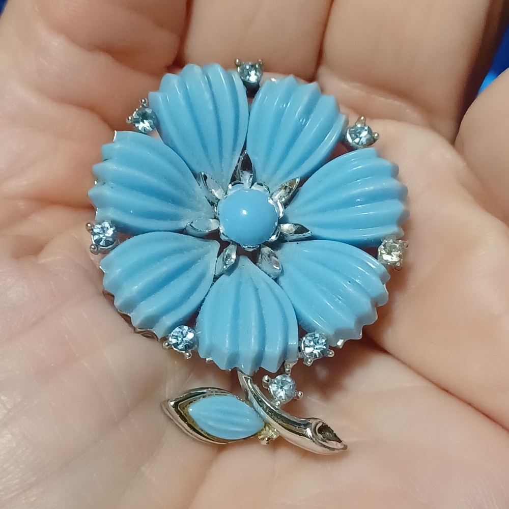 USNER Elegant Blue Floral Brooch - Signed - Mid Century 1950s - 1960s